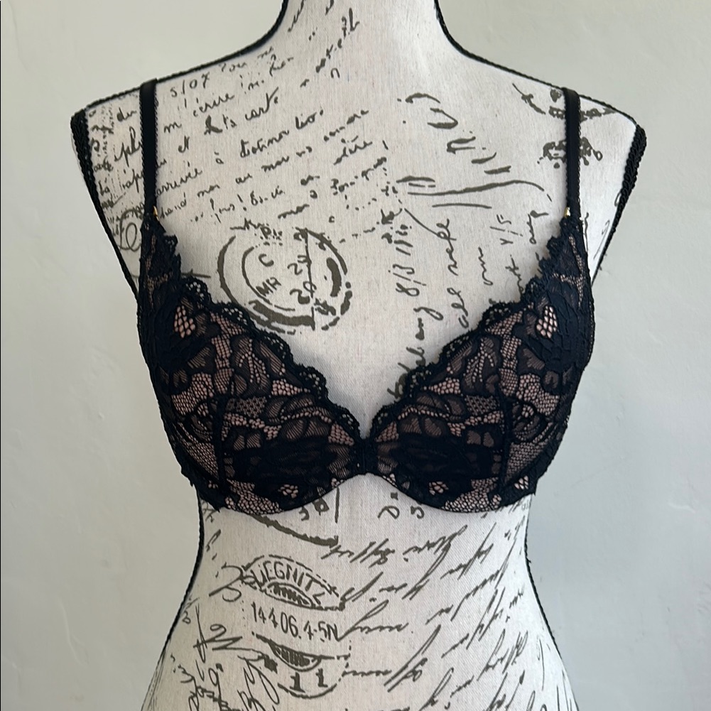 Victorias Secret Miracle Black Lace PushUp Bra